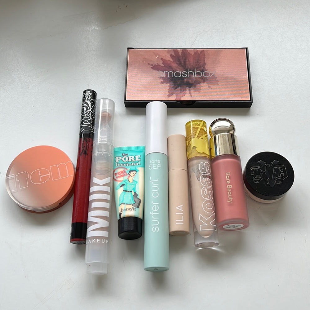 Makeup lot - Smashbox Kat Von D Rare Beauty Ilia Tarte Milk Makeup Benefit Kosas